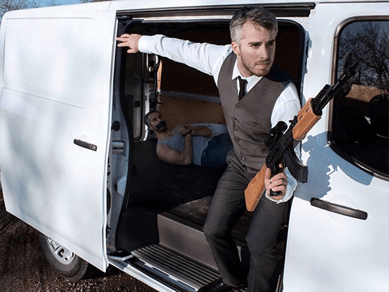 رجل يضع اروع الصور على فيس بوك!